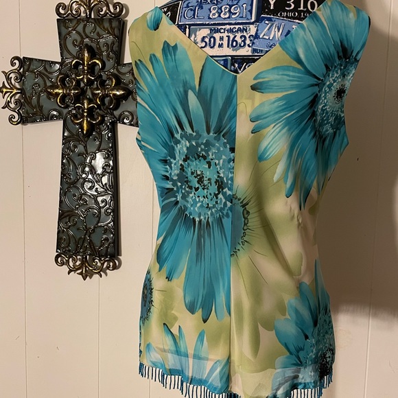 Beautiful blouse - Picture 4 of 5